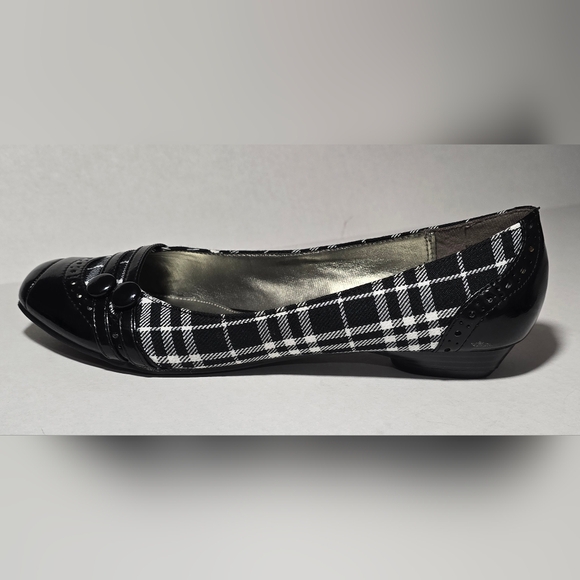 FIONI size 7.5 Stylish Black & White Plaid Women's Flats In EXCELLENT CONDITION - Picture 9 of 10